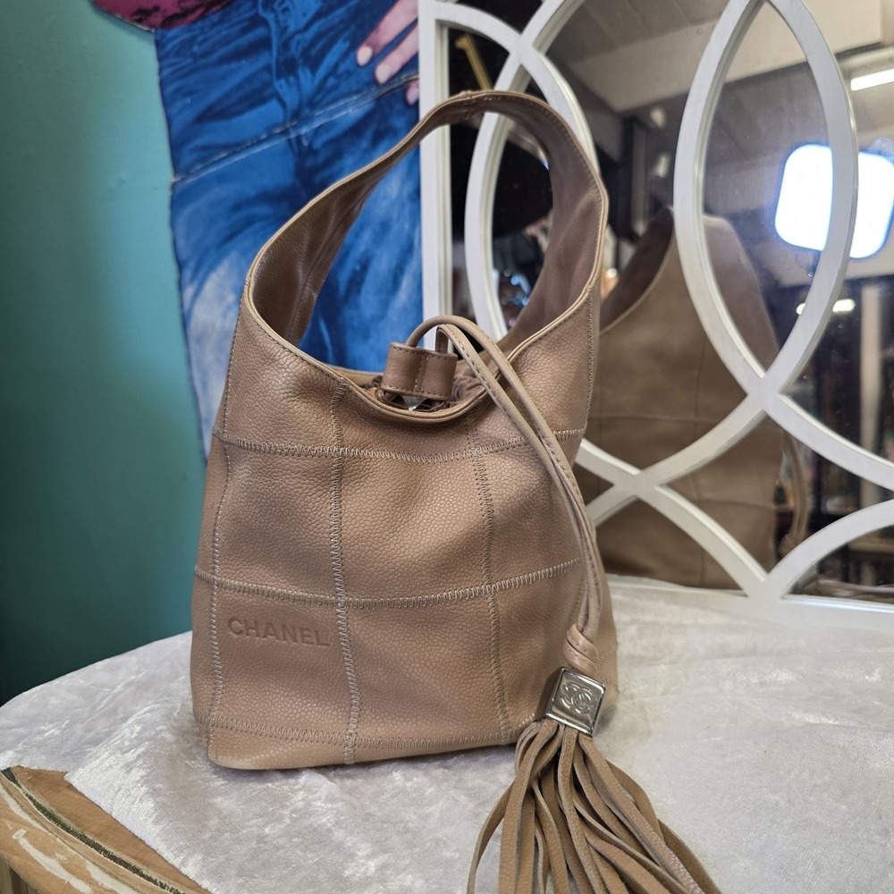 Authentic CHANEL CC Vintage Hangbag  Leather Beige Tan Bucket Bag Top Handle